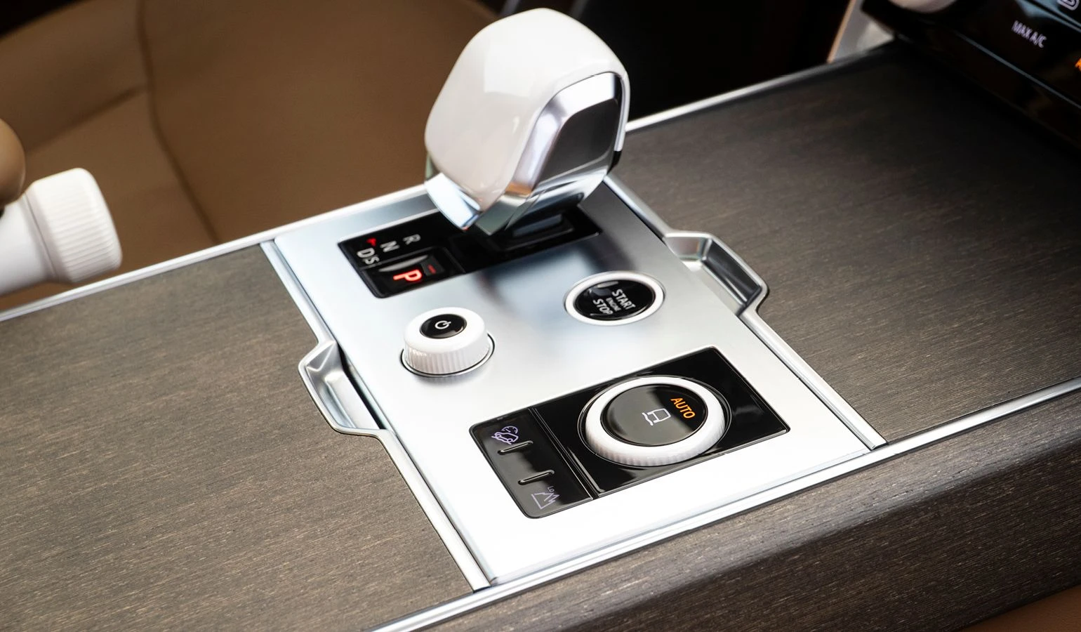 The New Range Rover SV